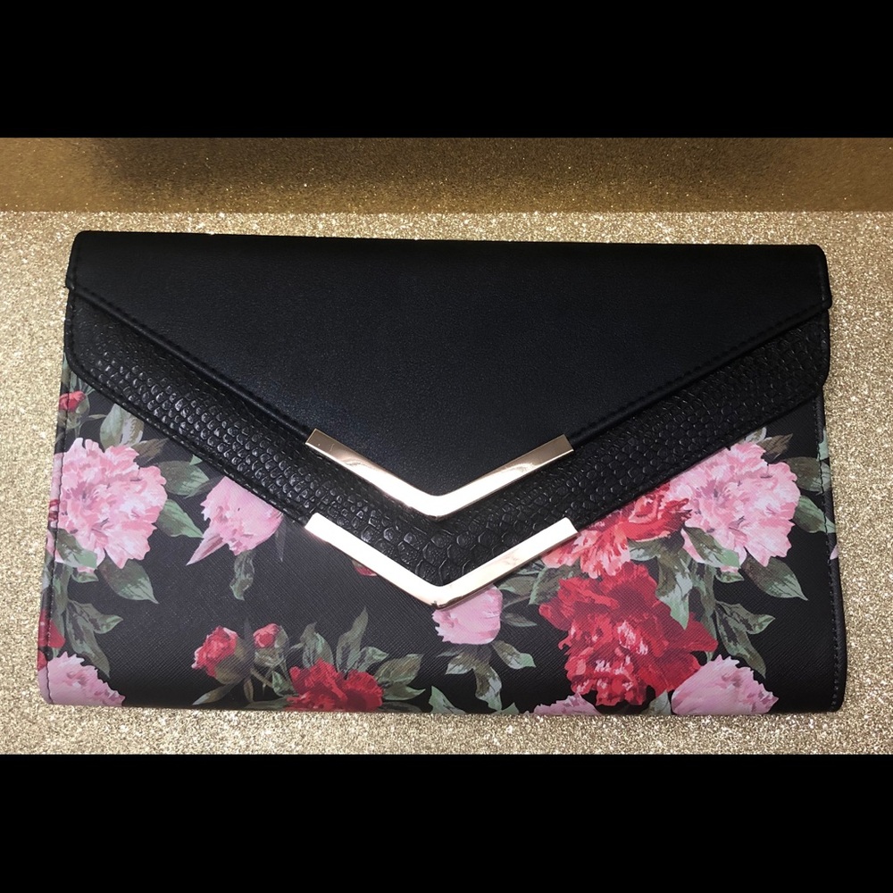 Flowery clutch like new